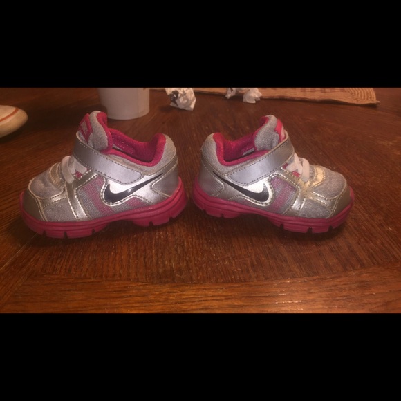 Baby Nikes - Picture 1 of 2
